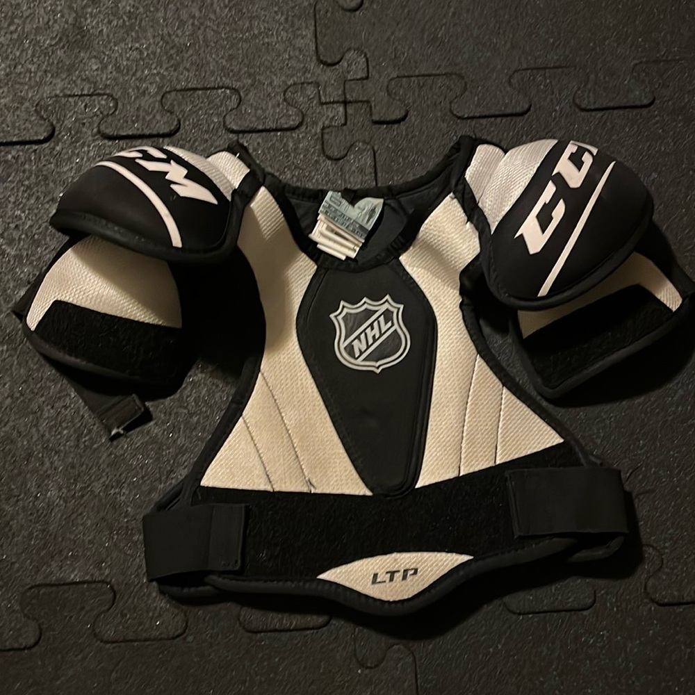 CCM shoulder pads